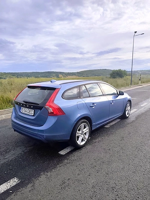 Volvo V60 Momentum, an 2015 - imagine 3