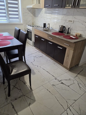 Apartament 3 camere, 2 balcoane, AC, renovat - imagine 2