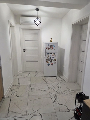 Apartament 3 camere, 2 balcoane, AC, renovat - imagine 3