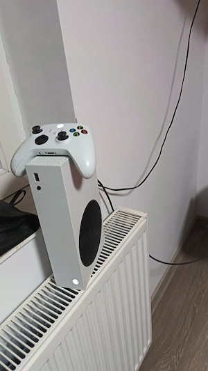 Xbox series s bine întreținut 