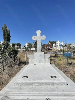 Loc de veci 2 locuri suprapuse Tecuci Galati Cimitirul Eternitatea 