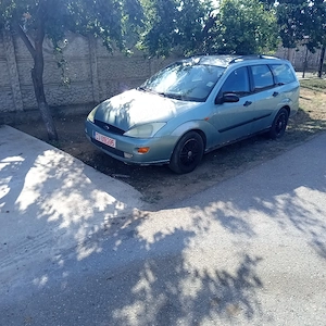 vând sau schimb Ford focus