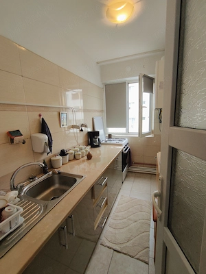 vand apartament,cu doua camere decomandat cu balcon inchi, centrala pe gaz  electrocasnice noi  - imagine 2