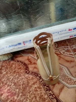 Sandale elegante damă, auriu-șampanie, cu pietricele   stare foarte bună