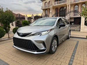 2023 Toyota sienna XSE Hybrid 2.5L - imagine 4