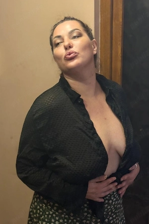 Milf Erotică ,Party
