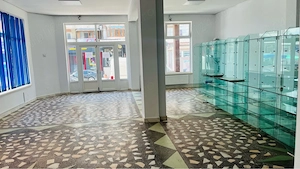 Spațiu comercial Filiași CENTRAL   parter   lângă piață   vad excelent - imagine 3
