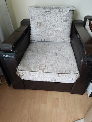 Vand 2 fotolii solide, necesita retapitare