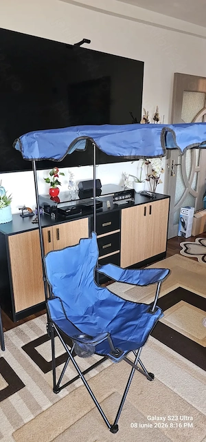 Scaun pentru camping, pliabil si cu parasolar.