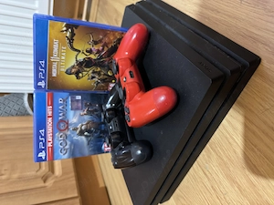 PS4 Pro 1TB + 2 Controlere Original + Două Jocuri