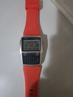 Ceasul CASIO Data Bank este perfect pentru cei care călătoresc frecvent, având multiple funcții ling