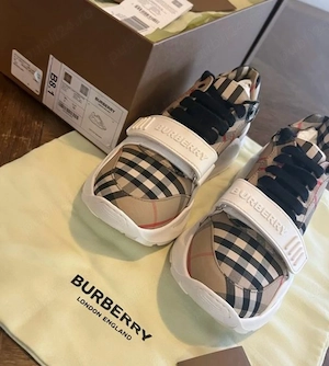 Adidasi Burberry (marimea 42)