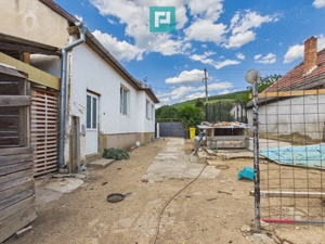 Casă cu 2 camere și 1000 mp teren în Păuliș - imagine 13