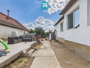 Casă cu 2 camere și 1000 mp teren în Păuliș - imagine 12