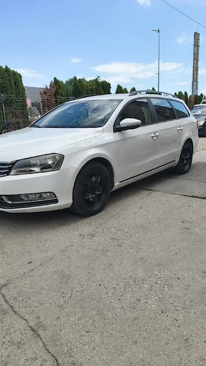  Vând Vw Passat B7   înmatriculat   diesel 1.6   an 2012   navigație   servodirecție - imagine 2