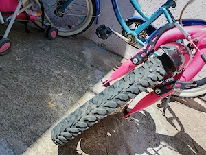 bicicleta roz cu roti ajutătoare pe 16 inch - imagine 3