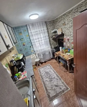 Dacia /Scoala 12 -Apartament 2 cam dec , gaze la usa  - imagine 4