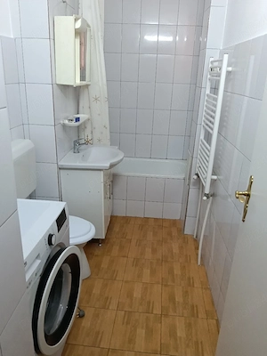 Închiriez apartament cu 3 camere  - imagine 2