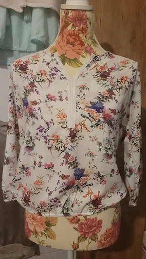 Bluza damă elegantă și feminina 