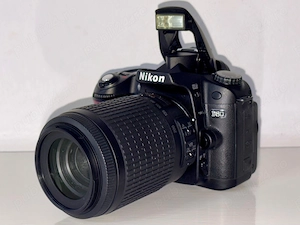 DSLR Nikon D80 + obiectiv Nikkor 55-200mm