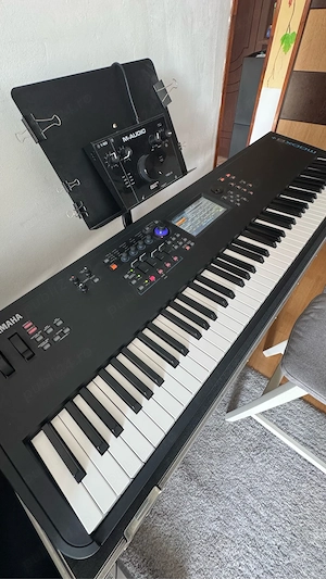 yamaha modx8+ & Thon HardCase