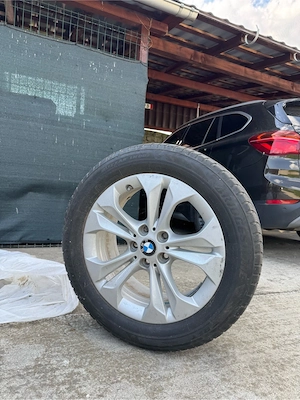 Vând cauciucuri BMW