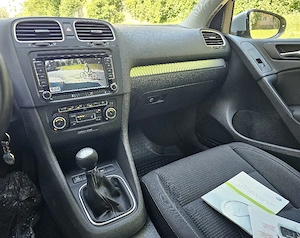 VW Golf 6 1.4MPI Navigatie Clima ÎncălzireScaune Pilot CamerăMarșarier Bluethoot Euro5  - imagine 12