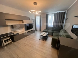 Apartament cu 3 camere, decomandat, semicentral, parcare, in zona Paris