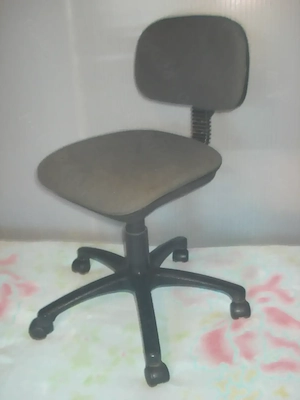Scaun de birou ergonomic, pentru calculator în stare perfecta de utilizare. 