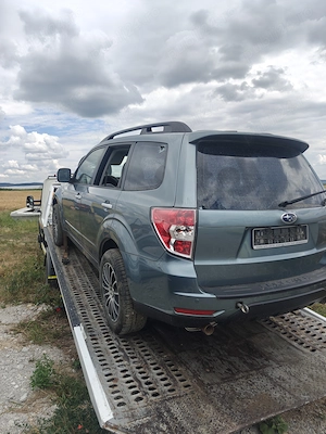 Dezmembrez Subaru forester  - imagine 2