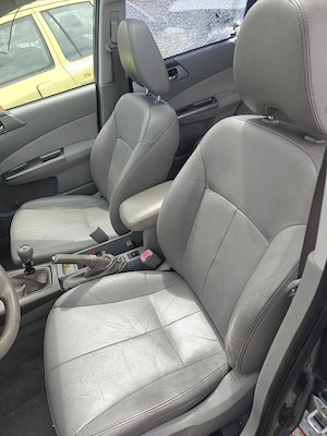 Dezmembrez Subaru forester  - imagine 3