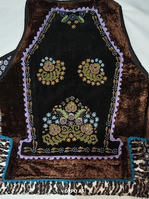 Vând costum popular vechi excepțional 