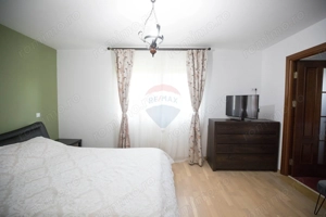 Casă / Vilă cu 8 camere de vânzare - imagine 6