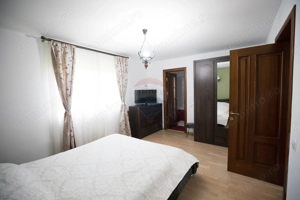 Casă / Vilă cu 8 camere de vânzare - imagine 7