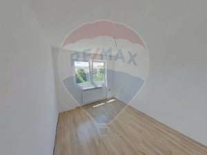 APARTAMENT CU 4 CAMERE DE VANZARE - imagine 4