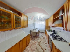 Apartament cu 4 camere de vânzare - imagine 2