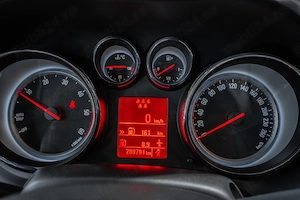 Opel Zafira 1.6 CDTI   2015    Pilot automat   Start Stop   Număr locuri: 7 - imagine 2