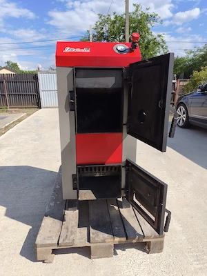 Centrala pe lemne de 37 kw folosita doar 3 ani. 