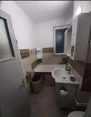 Vand apartament 3 camere, confort 1, decomandat, etaj 1, Argesului, Cornisa, 400 m de UMF - imagine 3