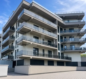 Apartament semidecomandat, 66 mp utili, 2 bai, terasa 21 mp, garaj, zona Vivo