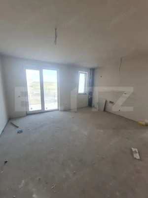 Apartament semidecomandat, 66 mp, 2 bai, terasa 21 mp, garaj, zona Vivo - imagine 3