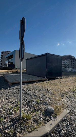 Vând container pe roți 