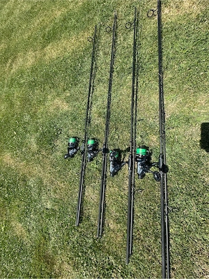 Vând set 4 lansete + mulinete