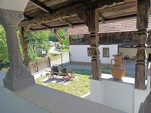   Vand s-au schimb Casă boierească autentică restaurată Bujoreni Muzeul Satului 2000m teren  - imagine 6