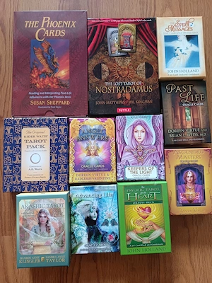 Vand colectie 11 seturi Oracle Cards