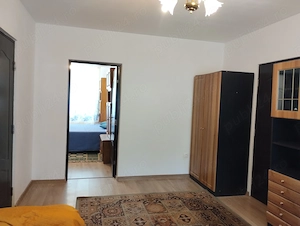 Proprietar vand sau schimb apartament 3 camere parter Enescu 7 renovat - imagine 4