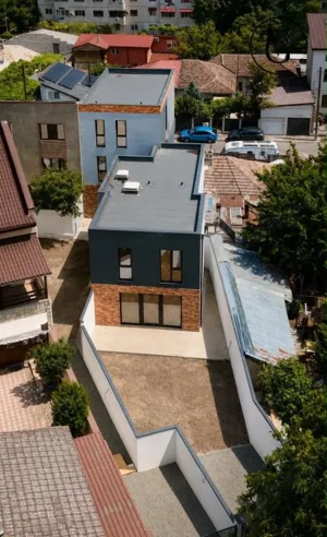 Vila YANG P+1: 189 mp construiți, curte, zona centrală a Constanței - imagine 2
