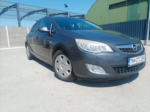 Opel Astra J 2011
