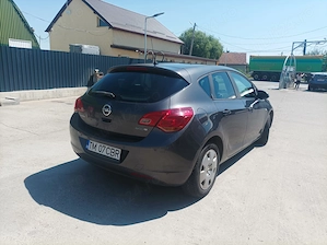 Opel Astra J 2011 - imagine 3