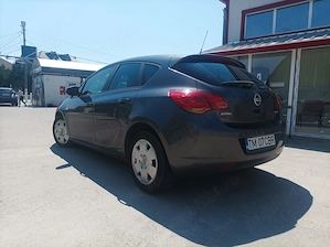 Opel Astra J 2011 - imagine 2